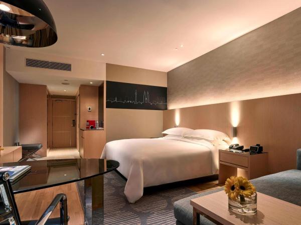 Renaissance Kuala Lumpur Hotel & Convention Centre : photo 1 de la chambre chambre king de luxe avec accès au salon club