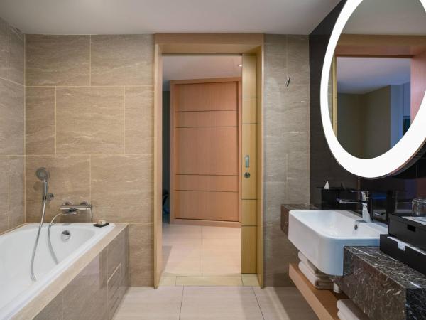 Renaissance Kuala Lumpur Hotel & Convention Centre : photo 3 de la chambre chambre de luxe sur la baie