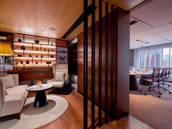 Renaissance Kuala Lumpur Hotel & Convention Centre : photo 6 de la chambre chambre king de luxe avec accès au salon club