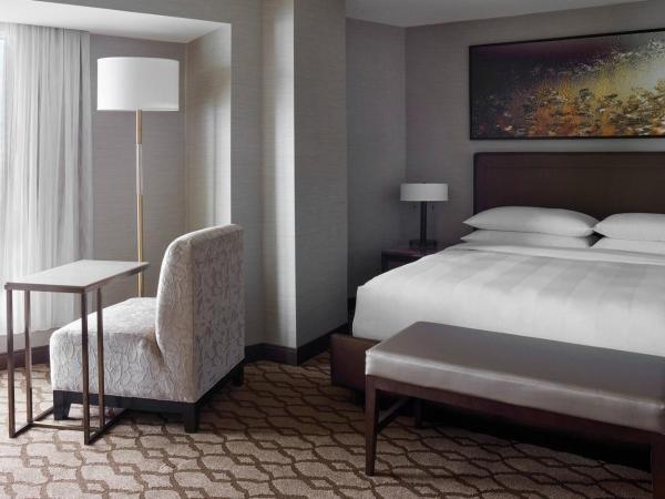 Niagara Falls Marriott Fallsview Hotel & Spa : photo 1 de la chambre chambre lit king-size - vue sur rivière