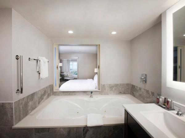 Niagara Falls Marriott Fallsview Hotel & Spa : photo 4 de la chambre suite junior - vue sur chutes