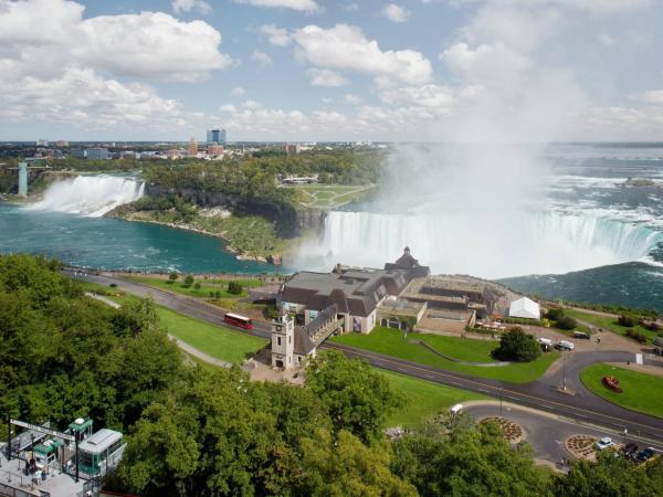 Niagara Falls Marriott Fallsview Hotel & Spa : photo 4 de la chambre chambre lit queen-size - vue sur chutes supérieures