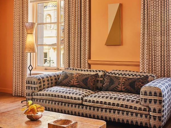 Downtown Los Angeles Proper Hotel, a Member of Design Hotels : photo 1 de la chambre suite junior lit king-size - vue sur ville