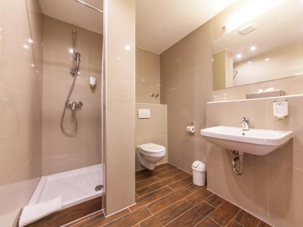 Hotel Excelsior Dortmund Hauptbahnhof : photo 2 de la chambre chambre triple standard