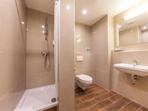 Hotel Excelsior Dortmund Hauptbahnhof : photo 4 de la chambre chambre familiale classique 4 personnes