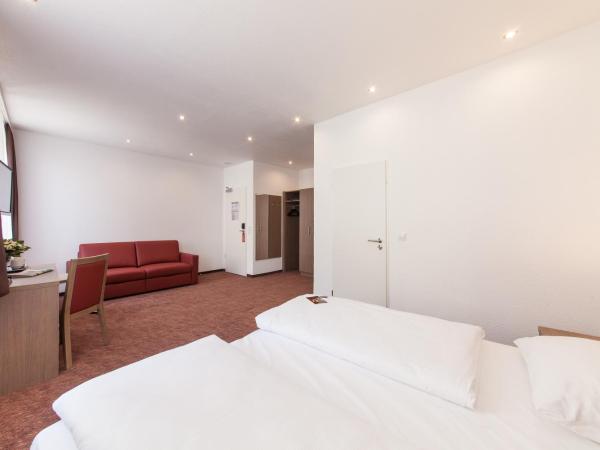 Hotel Excelsior Dortmund Hauptbahnhof : photo 5 de la chambre chambre double avec canapé-lit