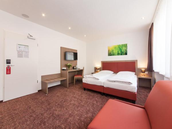 Hotel Excelsior Dortmund Hauptbahnhof : photo 3 de la chambre chambre double (1 adulte et 1 enfant)