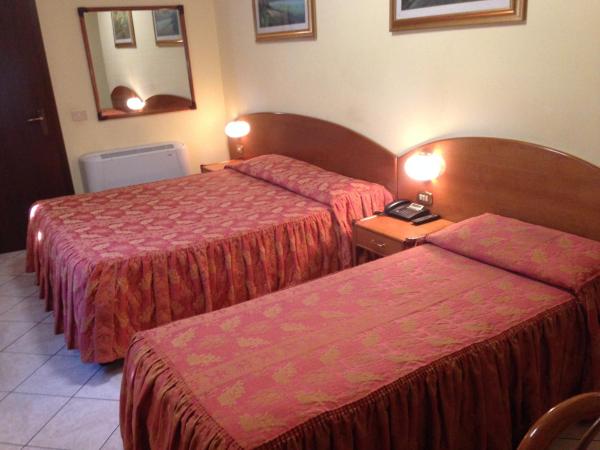 Hotel La Caravella : photo 3 de la chambre chambre double ou lits jumeaux