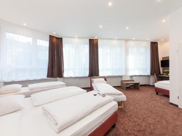 Hotel Excelsior Dortmund Hauptbahnhof : photo 4 de la chambre chambre familiale classique 5 personnes