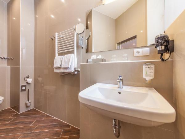 Hotel Excelsior Dortmund Hauptbahnhof : photo 5 de la chambre chambre familiale classique 5 personnes