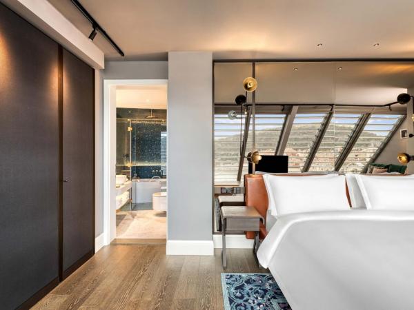 Matild Palace, a Luxury Collection Hotel : photo 4 de la chambre chambre loft lit king-size - vue sur danube