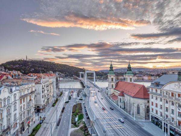 Matild Palace, a Luxury Collection Hotel : photo 1 de la chambre suite lit king-size pont Élisabeth - vue sur fleuve