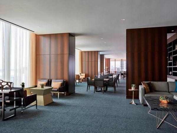 Marriott Marquis Houston : photo 9 de la chambre chambre lit king-size - accès au club m