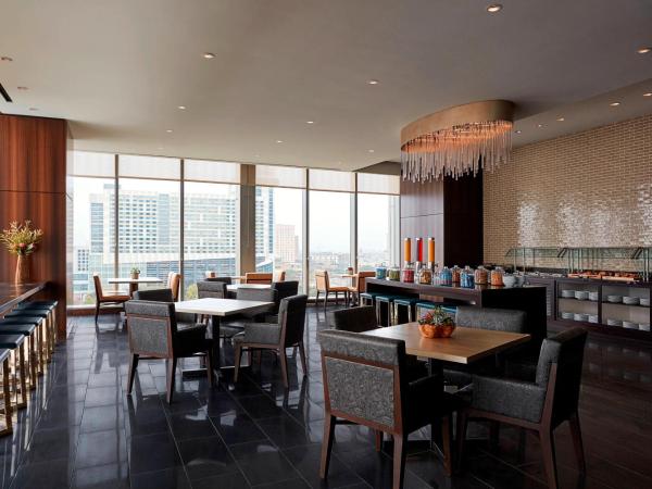 Marriott Marquis Houston : photo 10 de la chambre chambre lit king-size - accès au club m