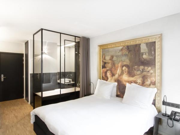 HotelO Kathedral : photo 8 de la chambre chambre double supérieure avec climatisation - vue sur cathédrale