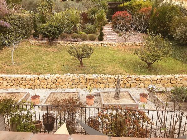 Bastide Nomade - Charming B&B : photo 6 de la chambre suite - vue sur piscine