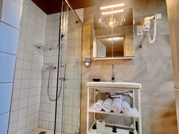 Boutique Hotel & Event Center : photo 8 de la chambre suite avec baignoire spa