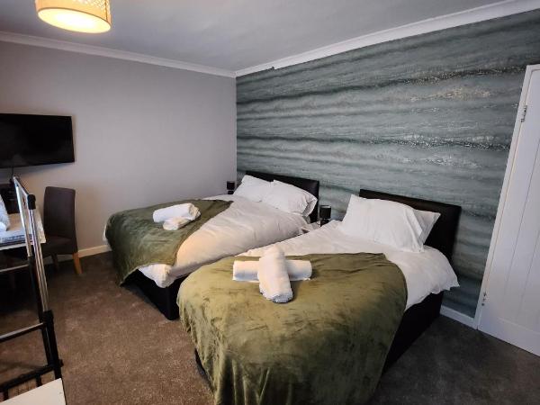 Fox Hollies Shared House : photo 2 de la chambre chambre triple avec salle de bains commune