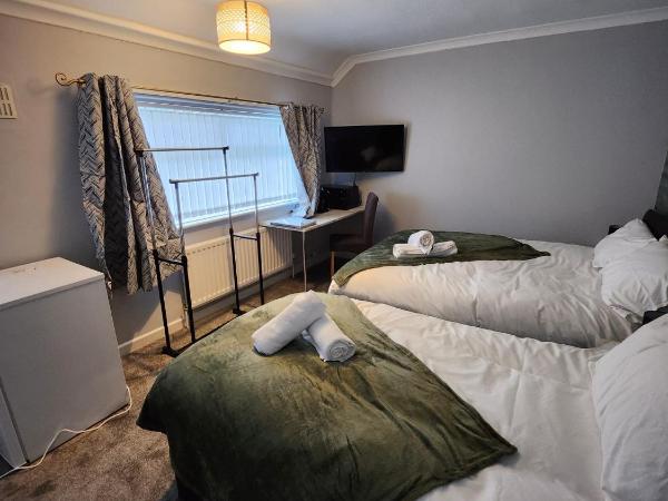 Fox Hollies Shared House : photo 5 de la chambre chambre triple avec salle de bains commune