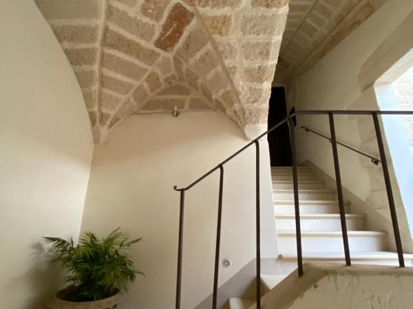 Palazzo de Carlo e il parco dei 7 pozzi : photo 8 de la chambre suite avec balcon