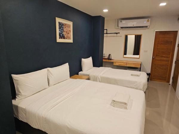 Sleepstation at Pratunam : photo 3 de la chambre triple room with window - building 2