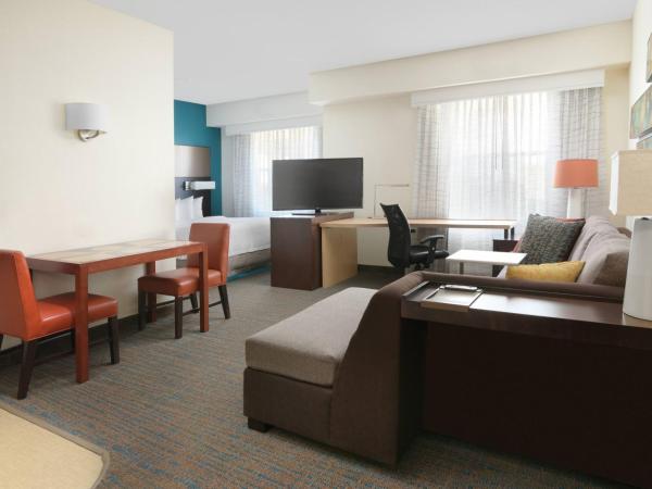 Residence Inn Dallas Park Central : photo 1 de la chambre studio lit queen-size avec canapé-lit