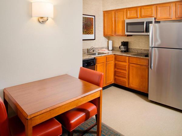 Residence Inn Dallas Park Central : photo 3 de la chambre studio lit queen-size avec canapé-lit