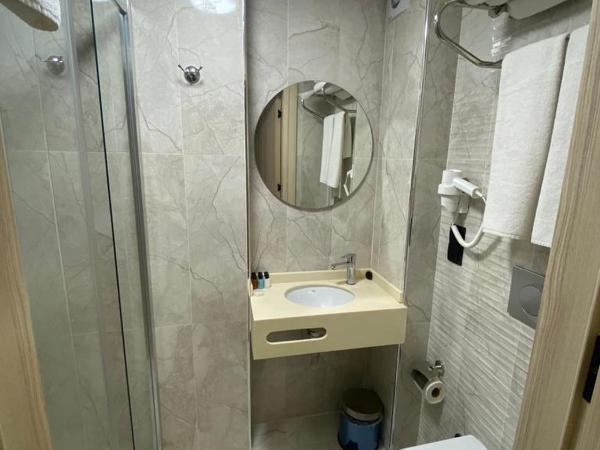 Otel Yenikapı : photo 3 de la chambre chambre triple Économique