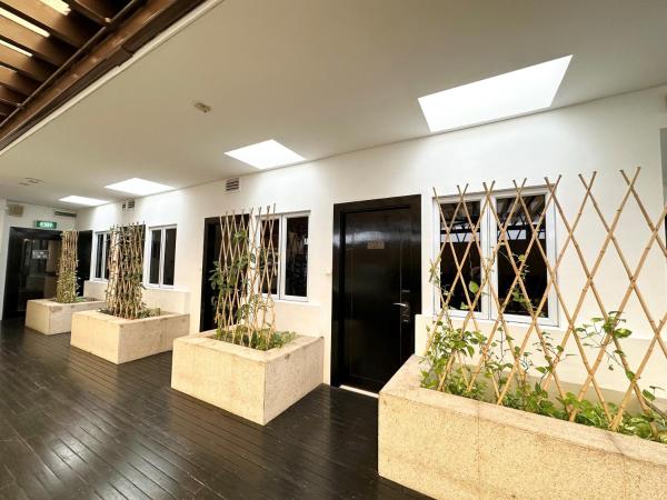 The Snooze Hotel Marine Parade : photo 2 de la chambre chambre avec lit queen-size et terrasse