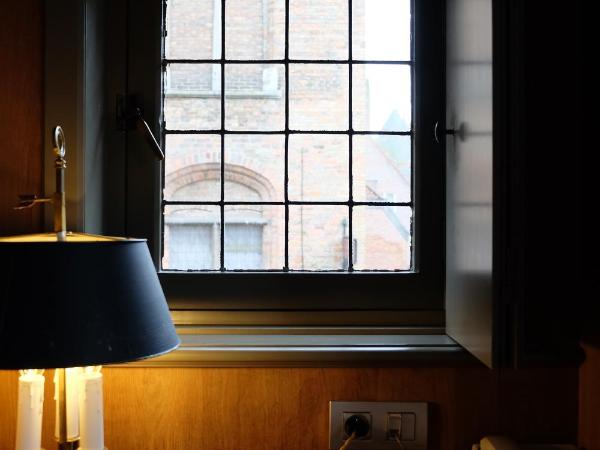 Relais Bourgondisch Cruyce, A Luxe Worldwide Hotel : photo 4 de la chambre chambre supérieure - vue sur canal