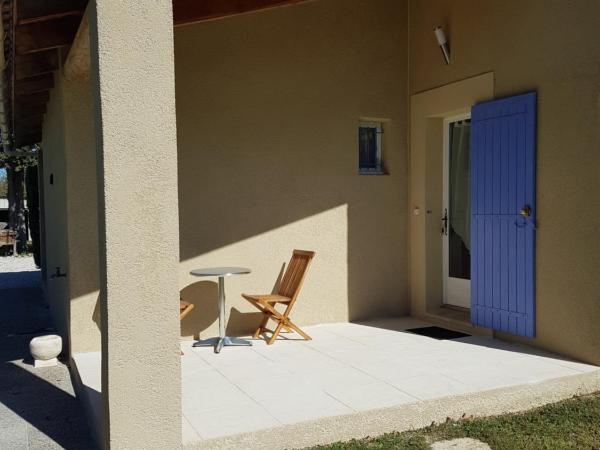 Mas Clement - Chambre et table d'hôtes : photo 5 de la chambre chambre double avec terrasse