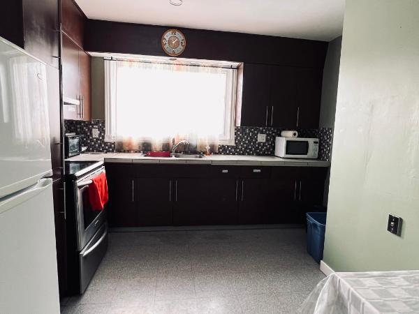 Monthly Private Rooms Male Accommodation Close to NAIT Kingsway Mall Downtown : photo 4 de la chambre chambre double deluxe