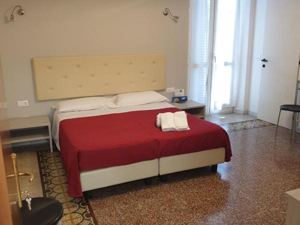 Nautilus Hotel : photo 1 de la chambre chambre double ou lits jumeaux avec balcon
