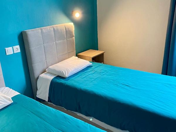 Hotel Kastoria : photo 10 de la chambre chambre triple avec salle de bains privative