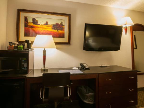 Best Western Airport Inn : photo 6 de la chambre chambre lit queen-size - non-fumeurs