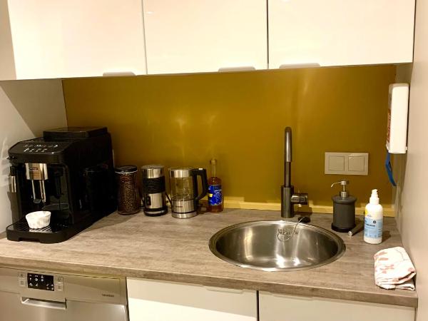 NN Urban Guesthouse : photo 9 de la chambre chambre double avec salle de bains privative