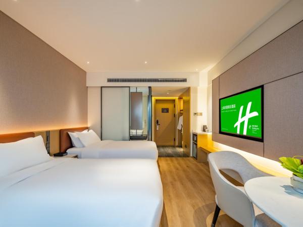 Holiday Inn Shanghai Huaxia, an IHG Hotel - overlooking city scenery at Sky View Restaurant : photo 1 de la chambre chambre lits jumeaux standard - vue sur ville