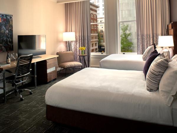 Kimpton Hotel Vintage Portland, an IHG Hotel : photo 3 de la chambre chambre 2 lits queen-size essential - vue sur ville