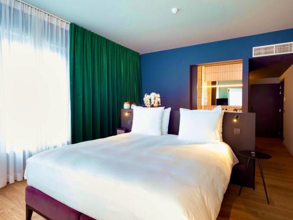 U Eat & Sleep Antwerp : photo 6 de la chambre chambre double deluxe avec douche à effet pluie