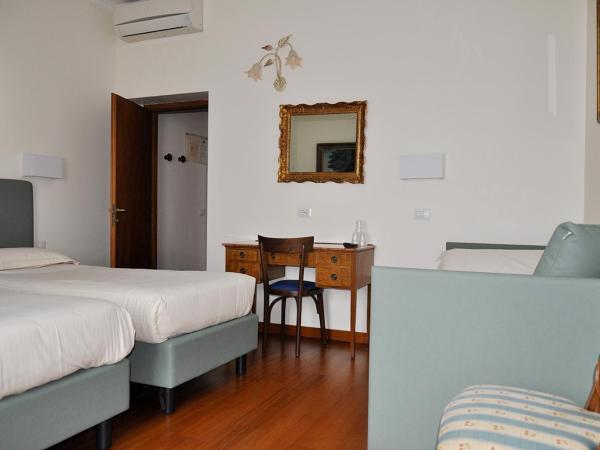 Hotel San Guido : photo 10 de la chambre chambre double ou lits jumeaux avec lit d'appoint