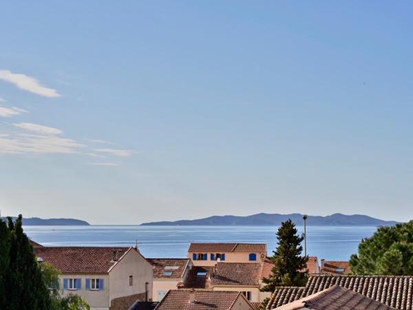 Hôtel La Petite Bohème : photo 6 de la chambre chambre lit queen-size - vue sur mer