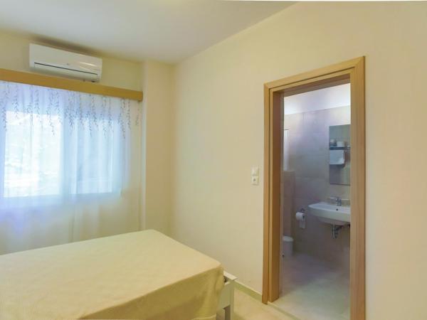 International Hotel : photo 1 de la chambre chambre simple sans balcon - demi sous-sol