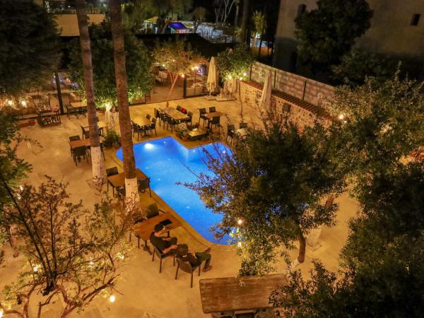 Blue Sea Garden : photo 1 de la chambre chambre lit king-size - vue sur montagne