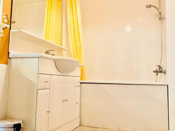 Reims Sherpa Guest House : photo 8 de la chambre chambre double - vue sur jardin