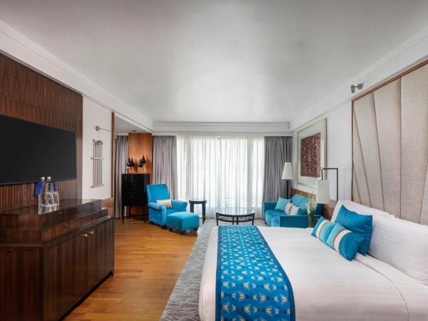 InterContinental Marine Drive Mumbai, an IHG Hotel : photo 10 de la chambre 1 king bed junior suite bay view
