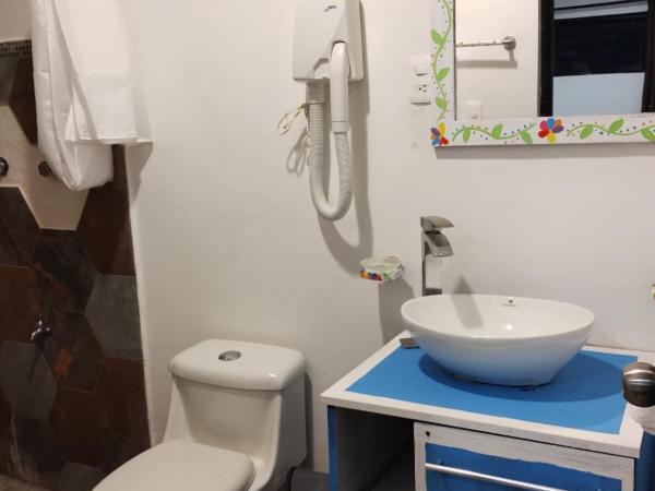 T´úubul K´iin Bed & Breakfast : photo 10 de la chambre chambre double avec salle de bains privative