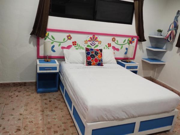 T´úubul K´iin Bed & Breakfast : photo 1 de la chambre chambre double avec salle de bains privative