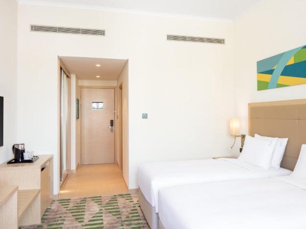 Holiday Inn & Suites - Dubai Science Park, an IHG Hotel : photo 6 de la chambre chambre lits jumeaux standard