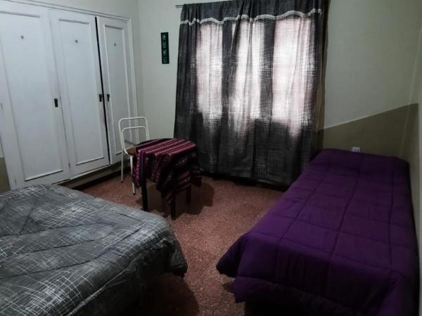 La Covacha Youth Hostel : photo 2 de la chambre chambre double avec salle de bains commune