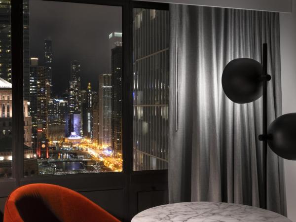 voco Chicago Downtown, an IHG Hotel : photo 2 de la chambre premium queen room with two queen beds and skyline view